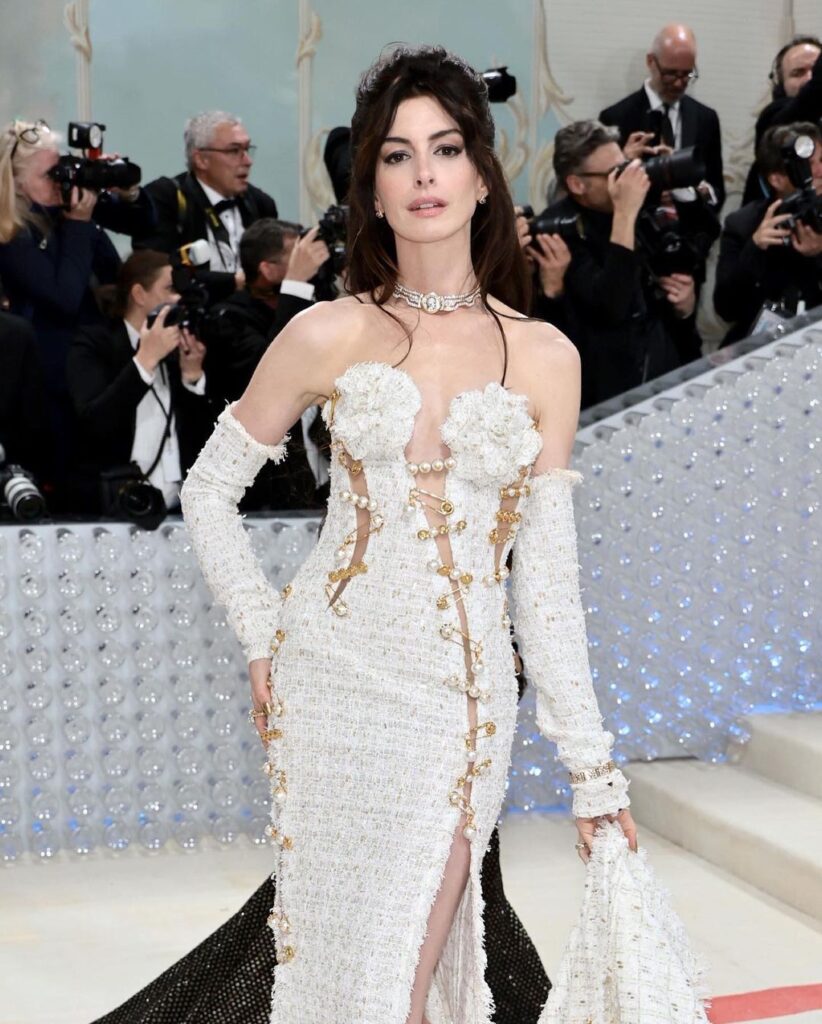 Anne Hathaway Bold Pictures Gone Viral Sets Internet On Fire ...
