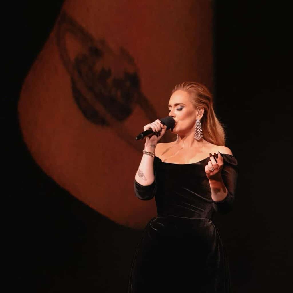 Adele - Techopedi.com